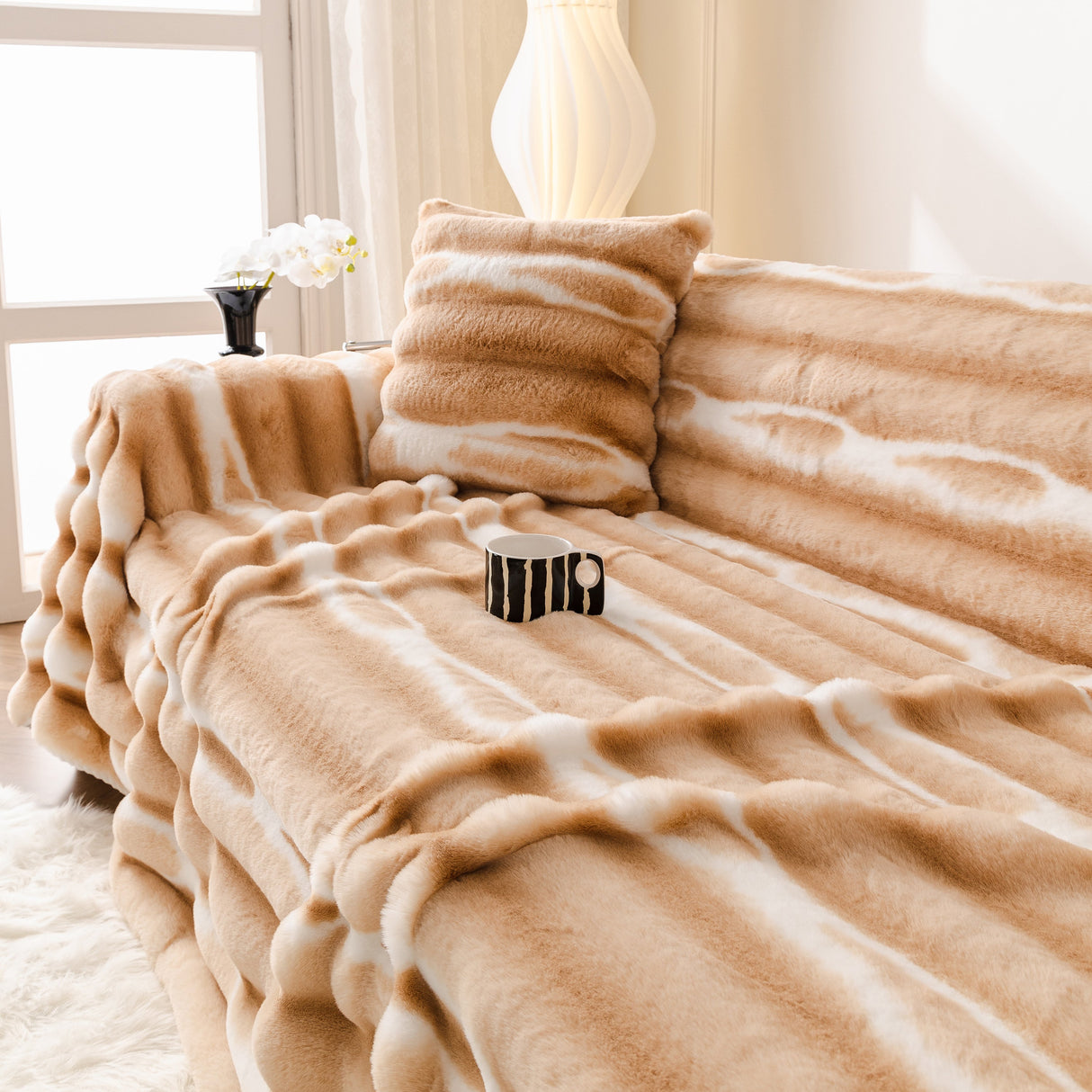 Ultra Soft Faux Fur Couch Cover – Large, Fluffy, and Elegant Sofa Throw Blanket