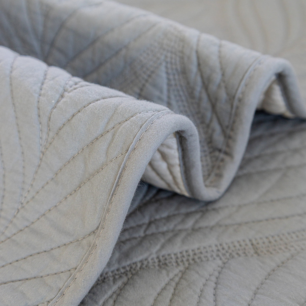 Leaf Vein Textured Cotton Quilted Sofa Slipcover, Non-Slip Modular Couch Covers