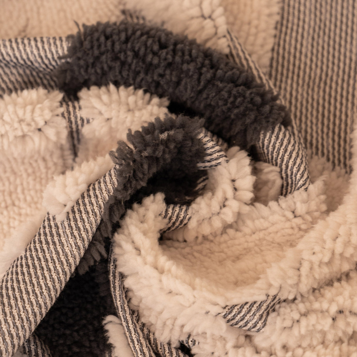 Bohemian Tufted Sofa Cover, Soft Sherpa Fleece Throw Blanket with 3D Aztec Geometric