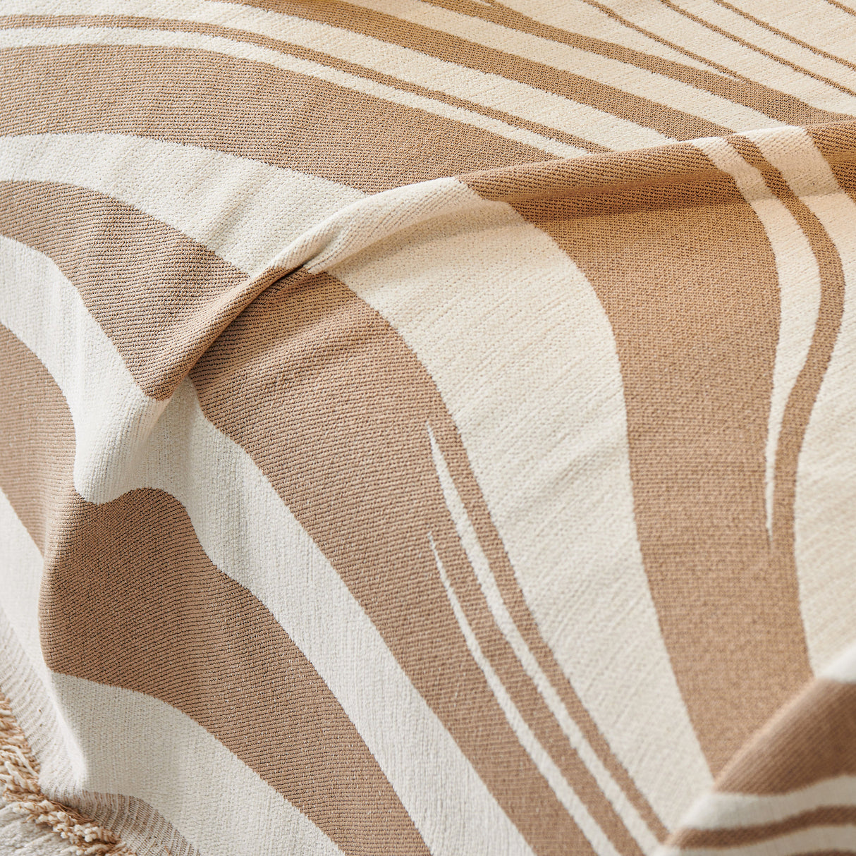 Soft Cozy Curved Throw Blankets for Couch, Sofa, Bed, Travel, Decorative Blankets for Women, Men, Kids Gift