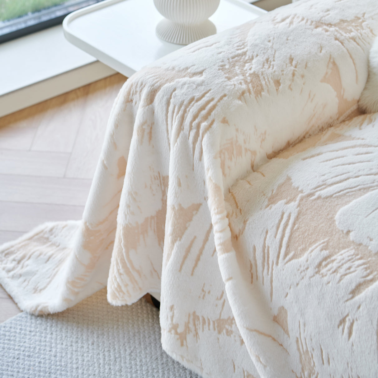 Plush Faux Fur Warm Sofa Cover with Waves Jacquard Textured Throw Blankets for Couch