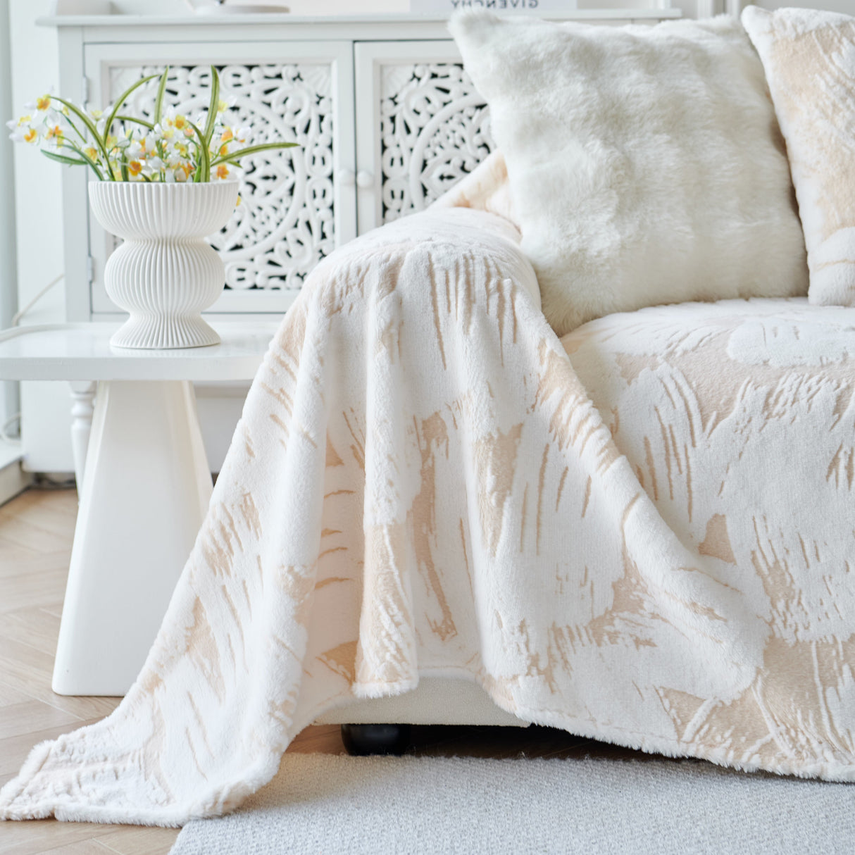 Plush Faux Fur Warm Sofa Cover with Waves Jacquard Textured Throw Blankets for Couch