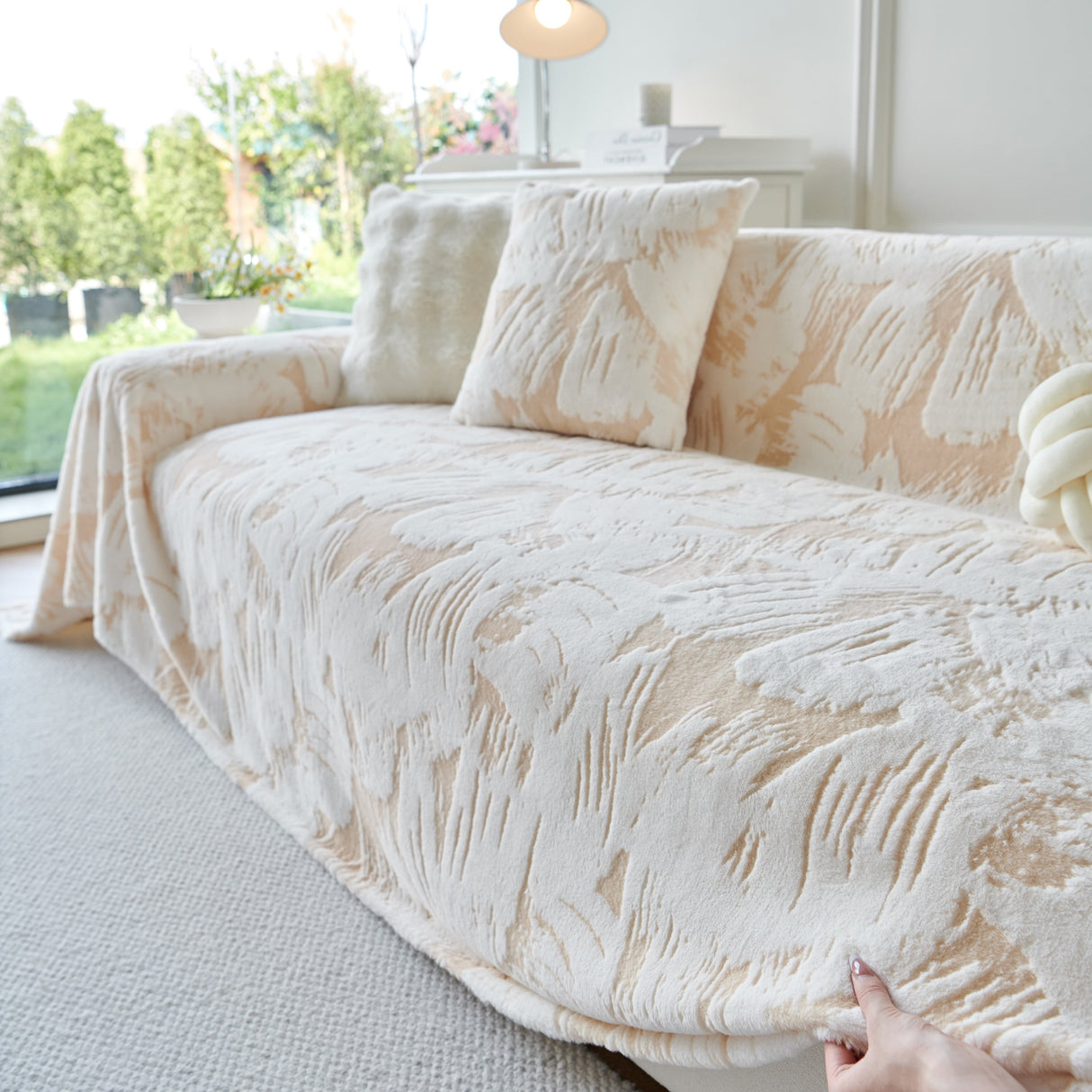 Plush Faux Fur Warm Sofa Cover with Waves Jacquard Textured Throw Blankets for Couch