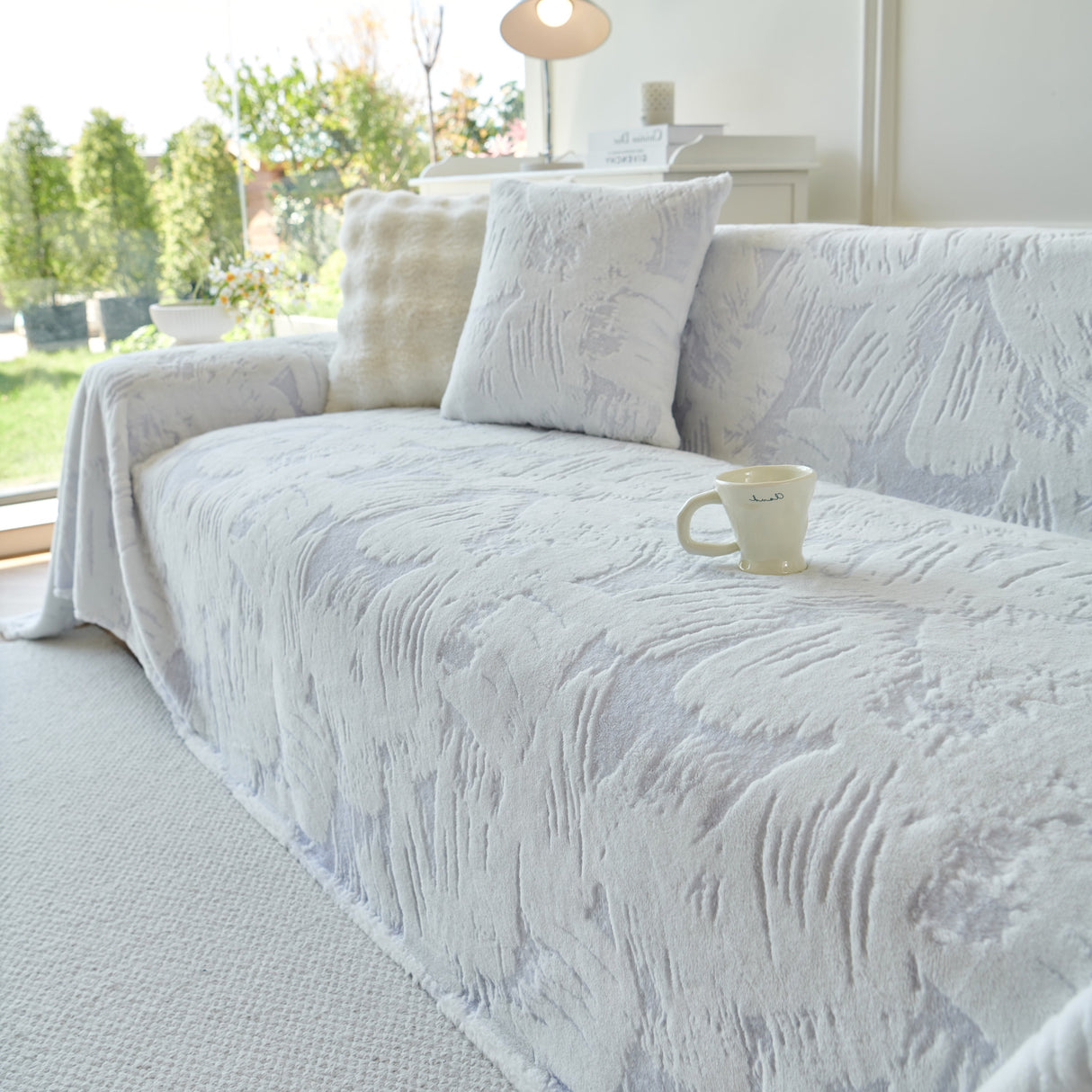 Plush Faux Fur Warm Sofa Cover with Waves Jacquard Textured Throw Blankets for Couch