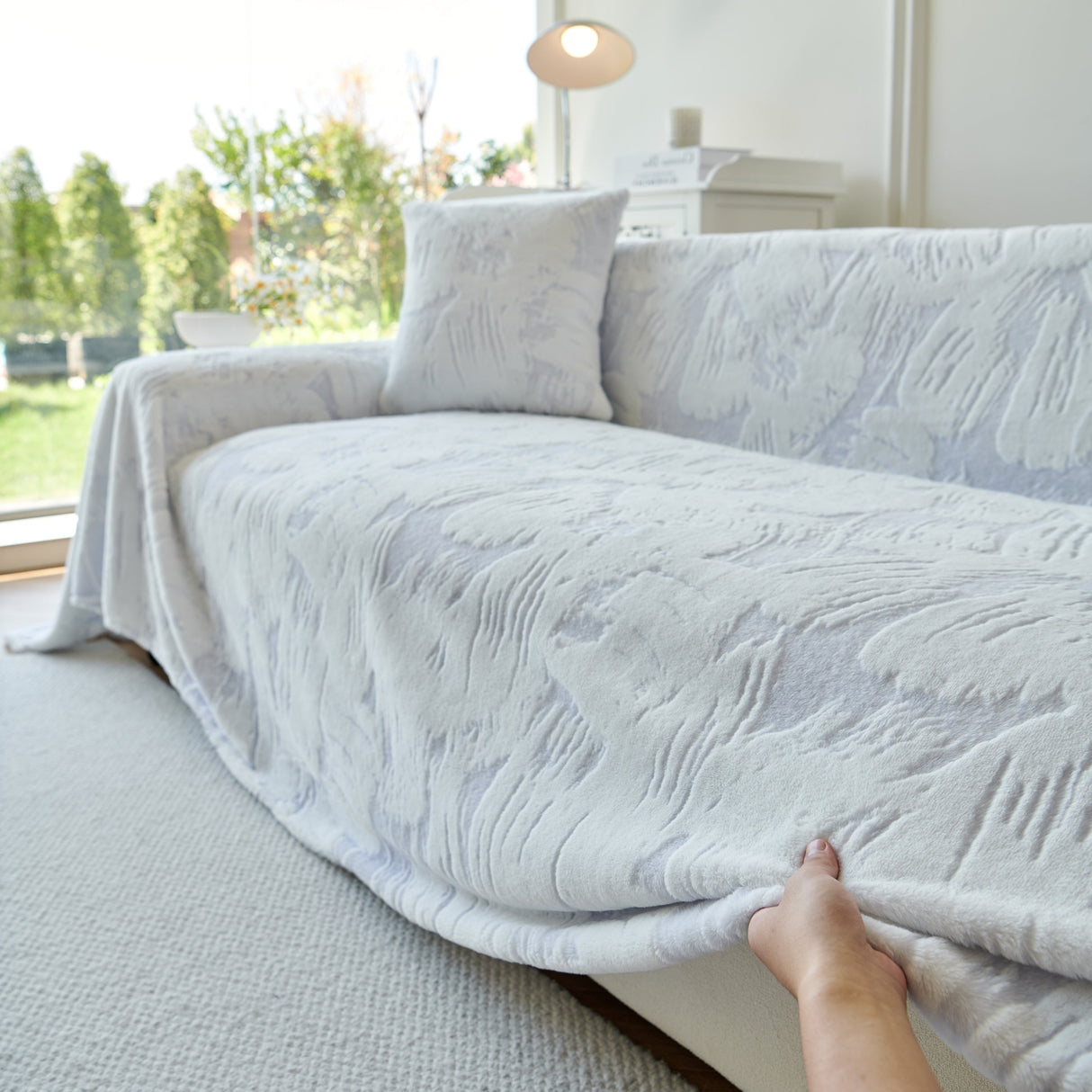 Plush Faux Fur Warm Sofa Cover with Waves Jacquard Textured Throw Blankets for Couch