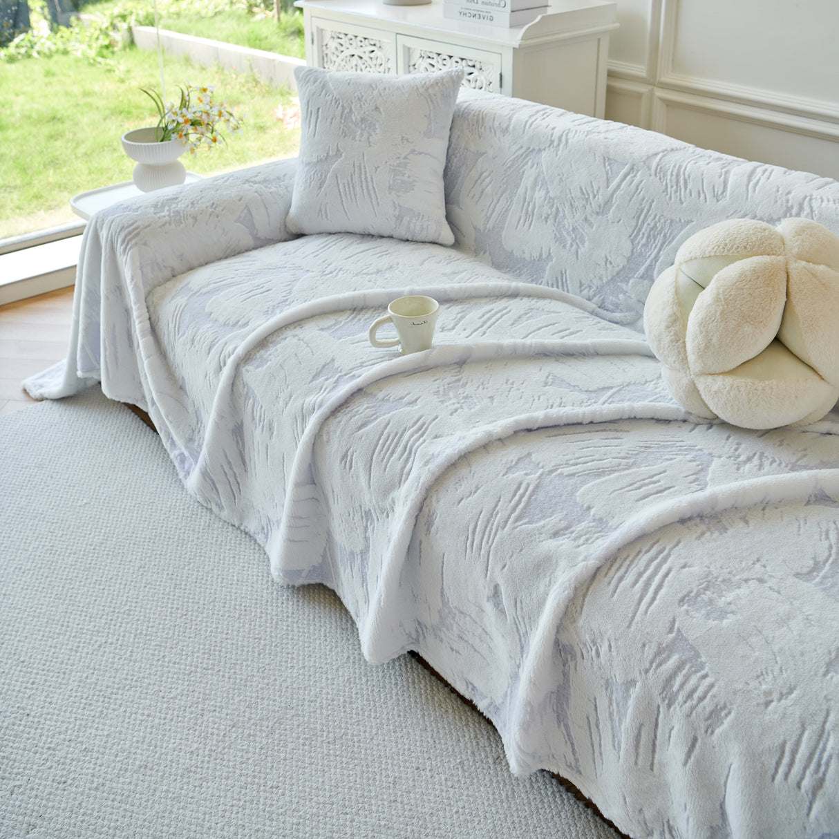 Plush Faux Fur Warm Sofa Cover with Waves Jacquard Textured Throw Blankets for Couch