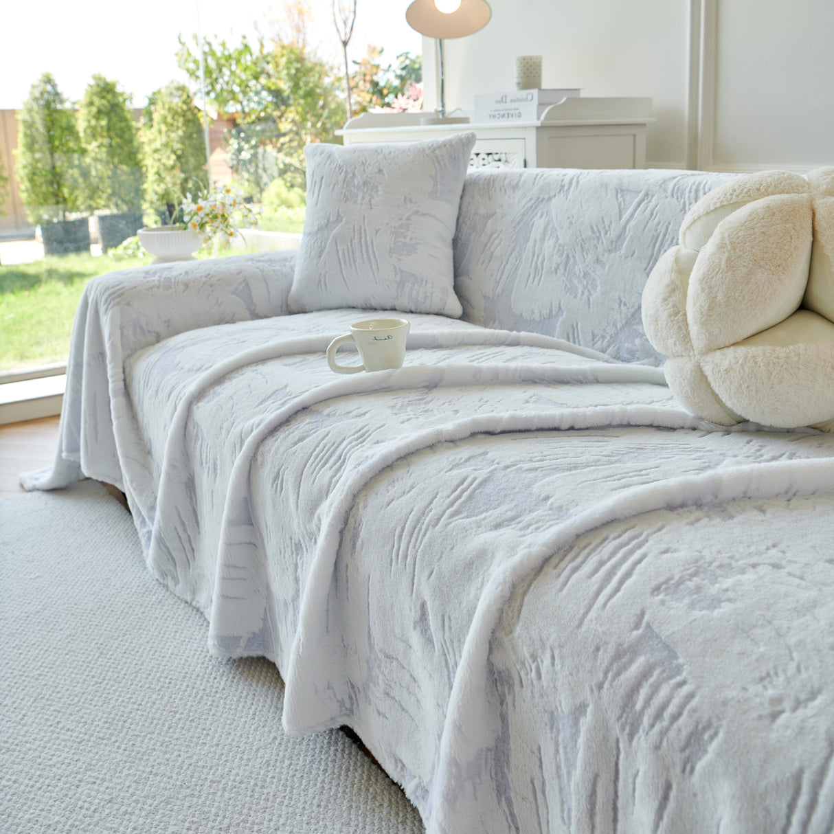 Plush Faux Fur Warm Sofa Cover with Waves Jacquard Textured Throw Blankets for Couch