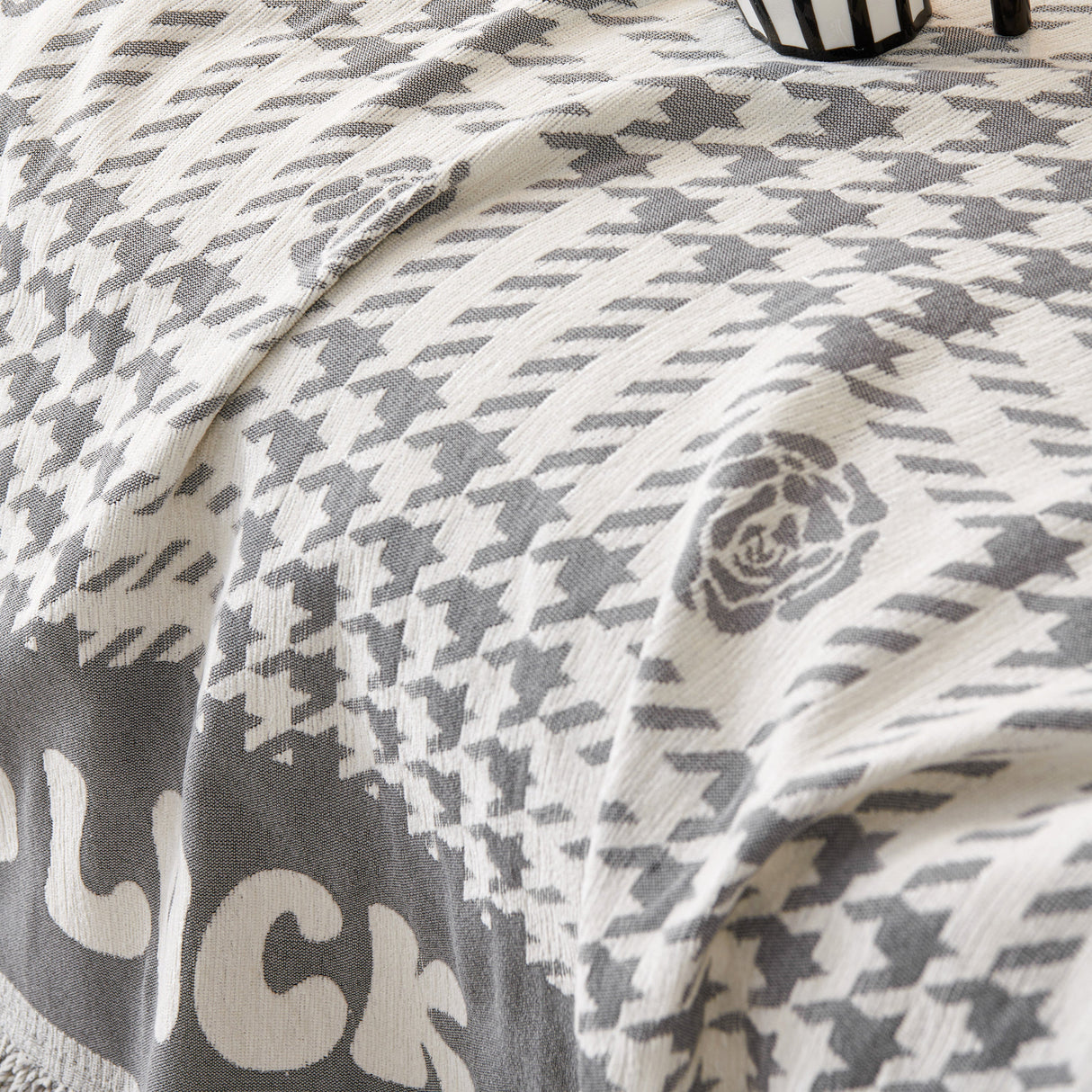 Chenille Houndstooth Sofa Throw Cover, Scratch Proof Cozy Throw Blankets for Couch