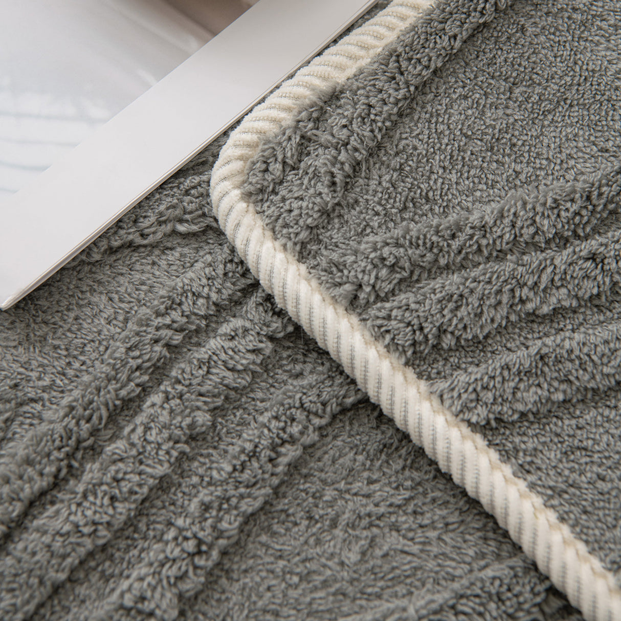 Winter Thickened Non-slip Blanket, Three-Dimensional Embossed Cotton Velvet Sofa Cover