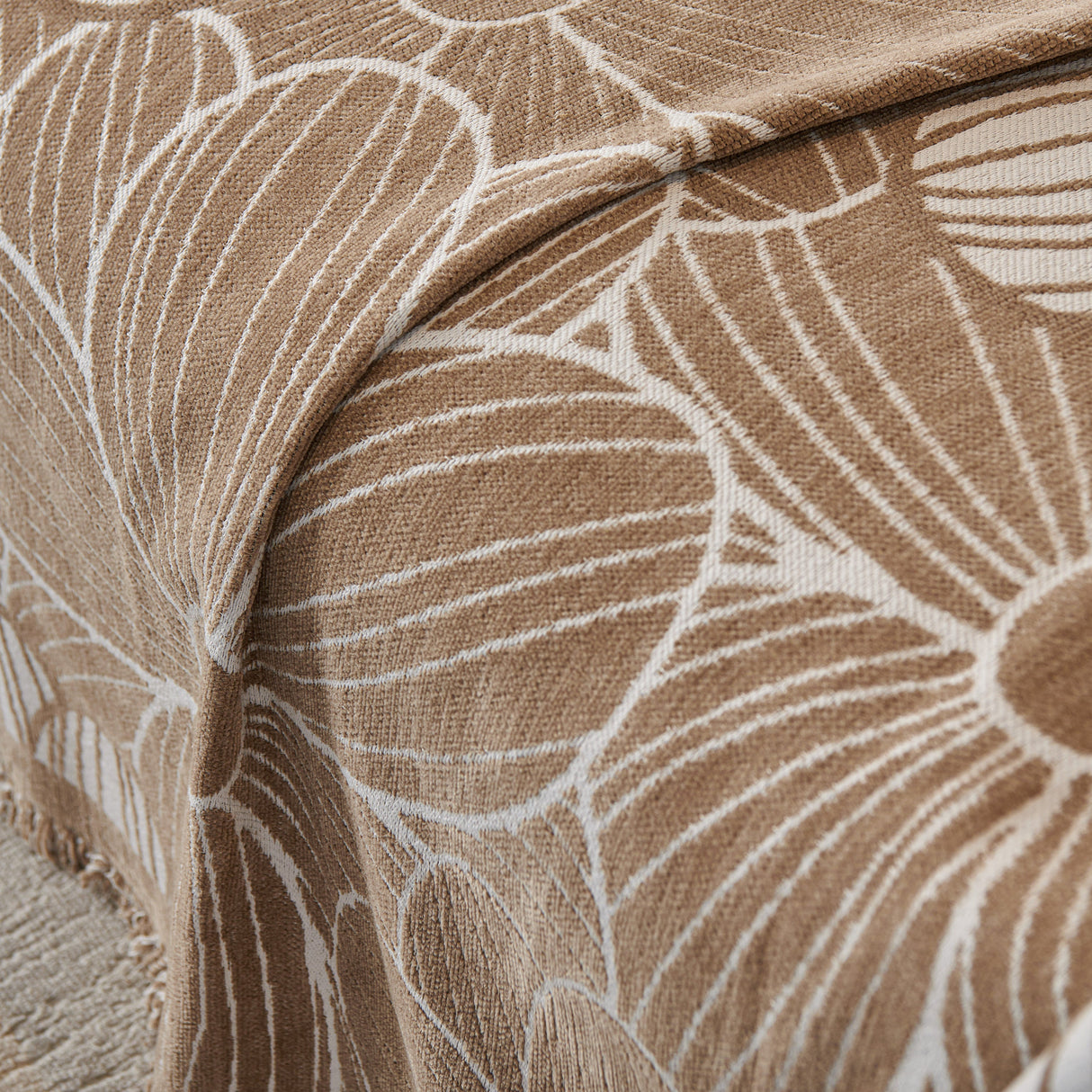 Chenille Jacquard Sofa Throw Cover with Tassels, All-Season Furniture Protector for Home and Office