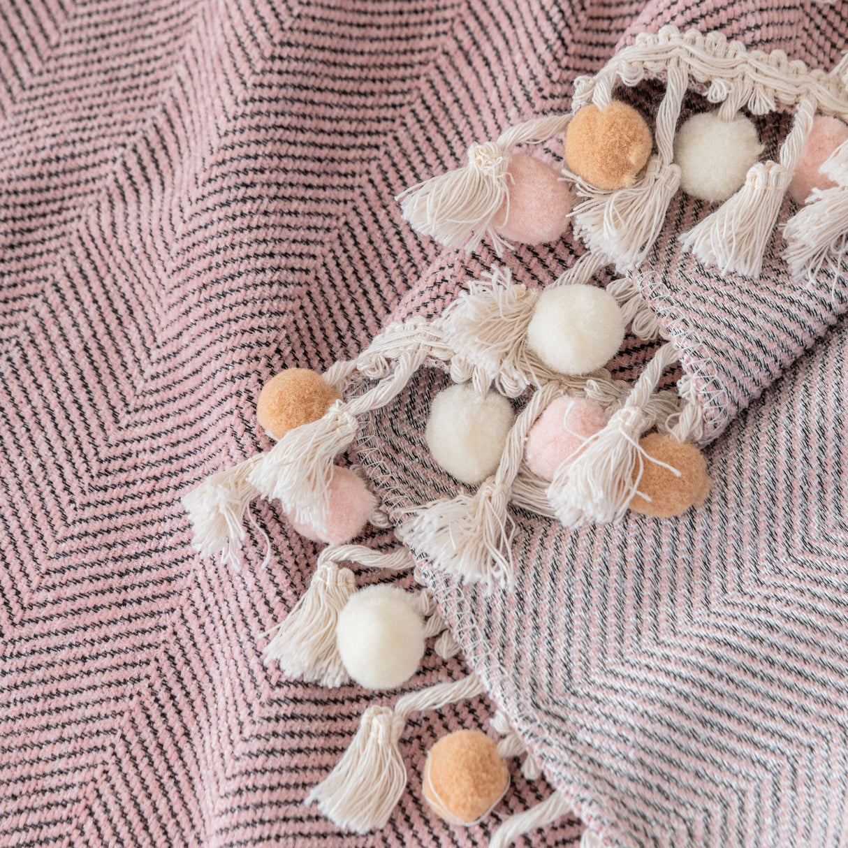 Boho Herringbone Sofa Throw Blanket with Pom Pom Tassels Stylish Furniture Slipcover