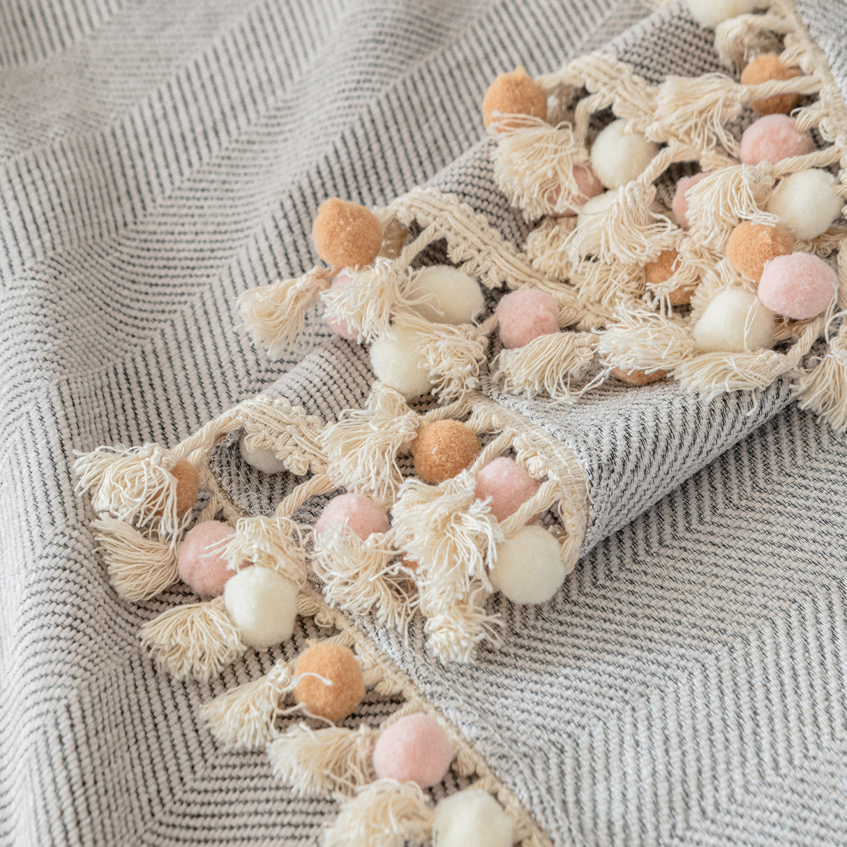 Boho Herringbone Sofa Throw Blanket with Pom Pom Tassels Stylish Furniture Slipcover