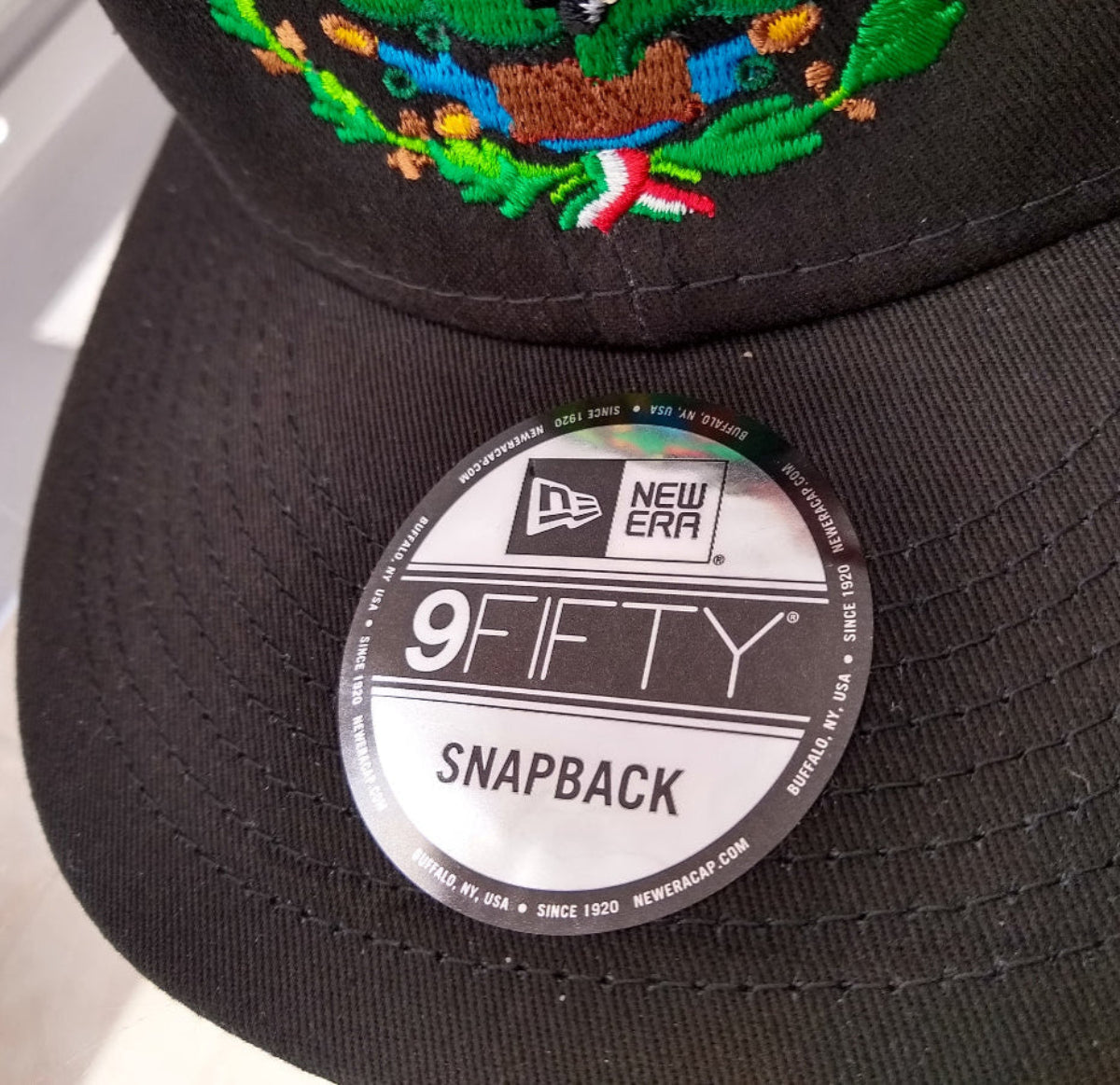 Embroidered Shield and flag SnapBack Mexico Black Hat