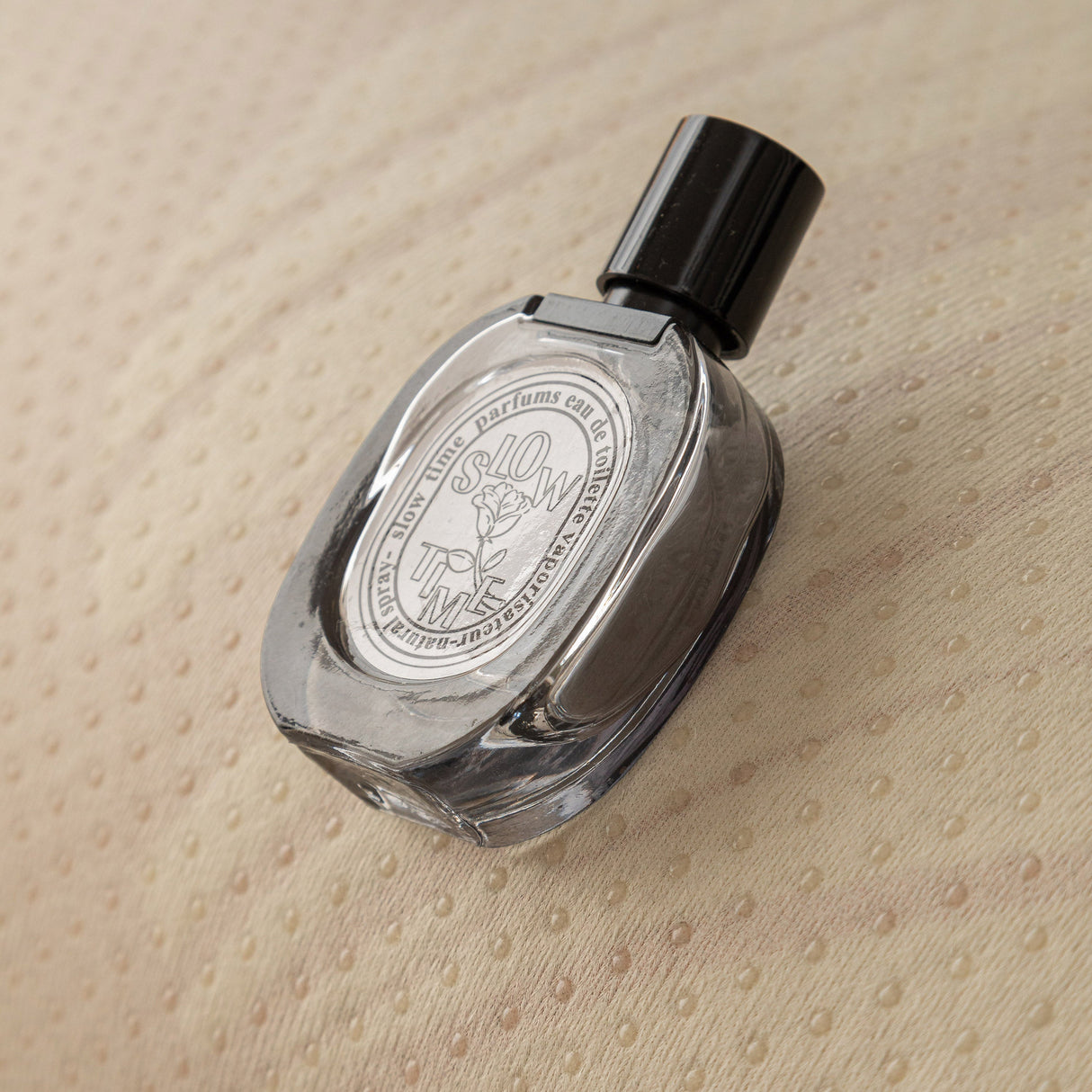 Abstract Art Sofa Cover with Wave Edge, Non Slip Couch Cover for Stylish Homes