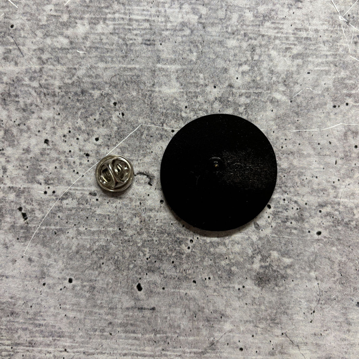 Retro 8 Ball Pin 1.4" Stylish Metal Alloy Brooch | Billiards Ball in Black and White