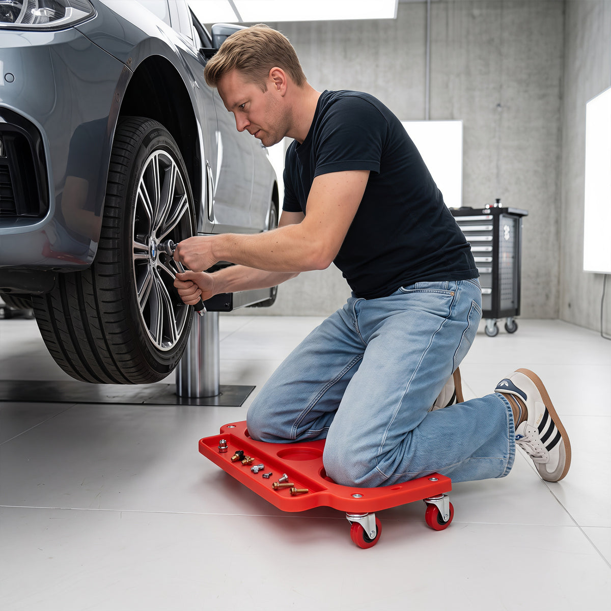 Rolling Knee Creeper with 360Â° Swivel Casters Lightweight Kneeling Pads-Red