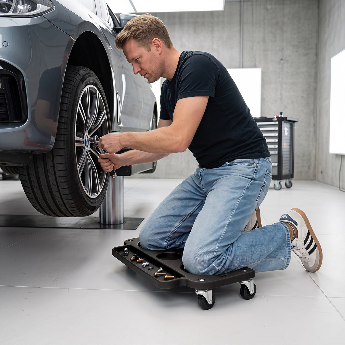 Rolling Knee Creeper with 360Â° Swivel Casters Lightweight Kneeling Pads-Black
