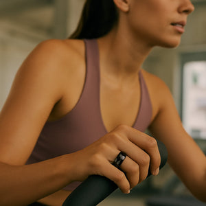 Everyday Wellness Smart Ring – Sleek Health & Sleep Tracker with Magnetic Charging Base by Pursonic