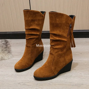 Stylish & Cozy: Vintage Suede Ankle Boots