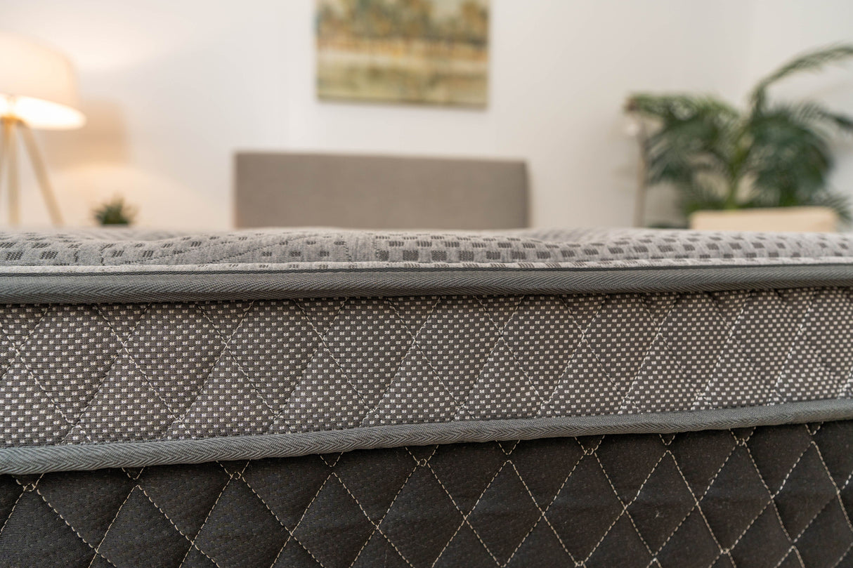 12" Pocket Coil / Hybrids Mattress by Couch.com