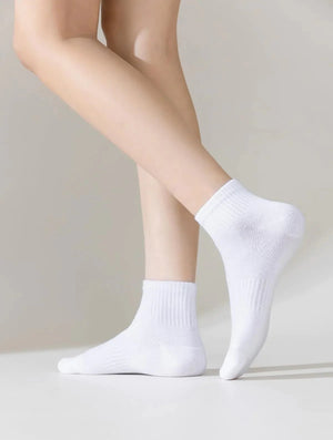 ACCFOD Womens Ankle Socks Thin Cotton Gym Socks Athletic Mini Crew Socks 5 Pairs 5-9 White & Black