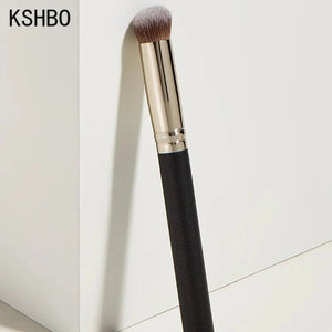 Angled Seamless Makeup Brushes