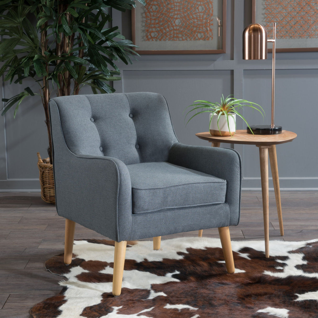 Modern Arm Chair With Tufted Back And Wooden Legs by Couch.com