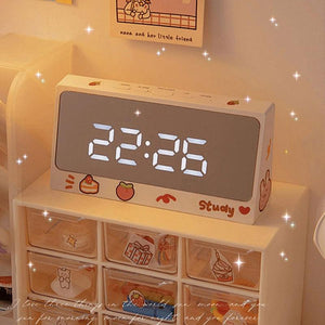 Digital Clock Table Clock Snooze Alarm Cute Silent Mirror Clock Student Desktop Mirror Surface LED Alarm Clock with USB Charger 12/24H Easy Snooze Function Adjustable Brightness Alarm Clocks for Bedroom LED Clock Electronic Clock for Children