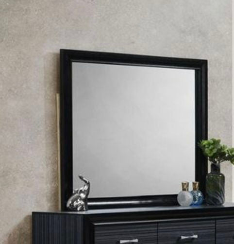 Naima - Minimalist Design Mirror by Couch.com