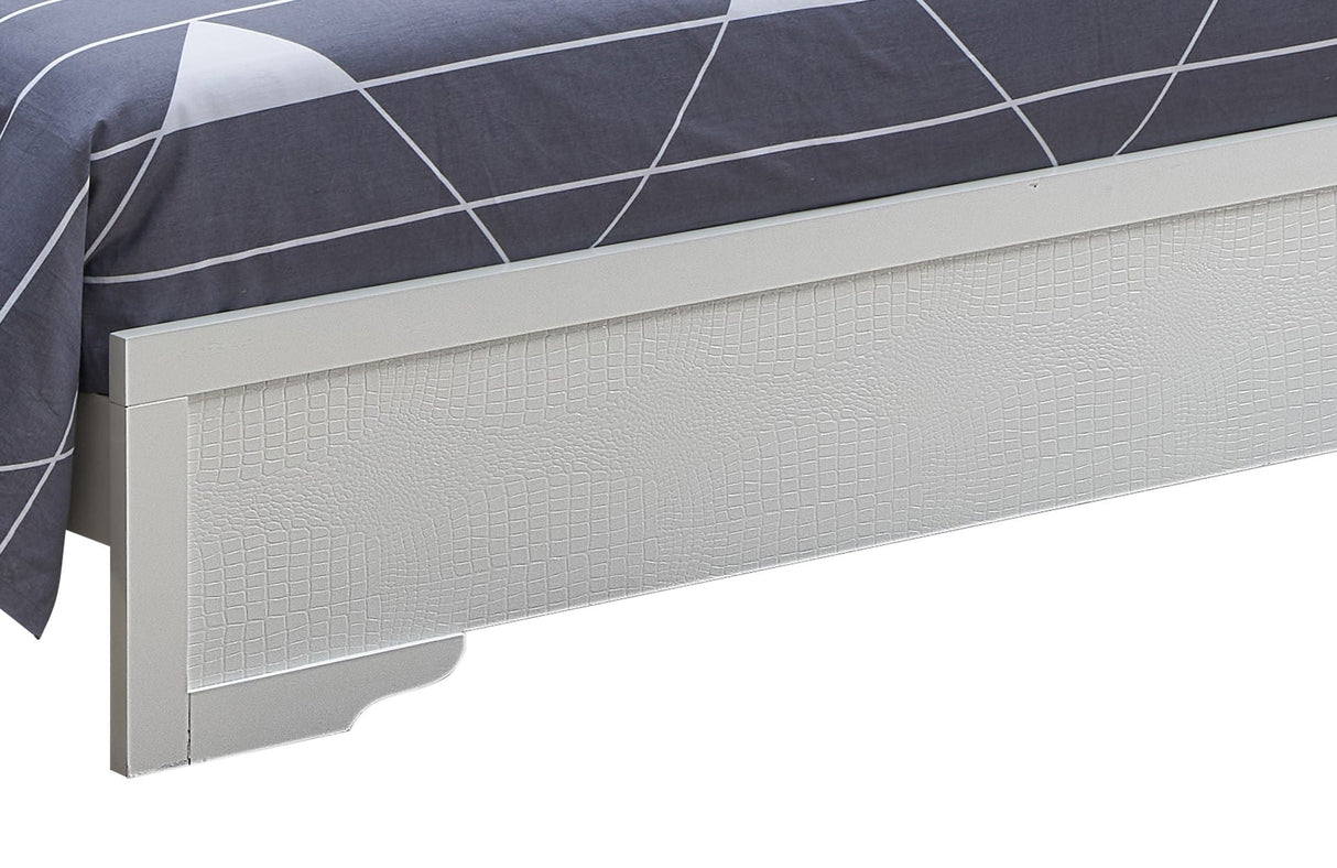 Chic Elegantly Designed Transitional Bed by Couch.com