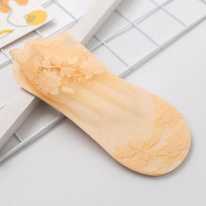 Leaves Patterned Lace Invisible Thin Short Lace Boat Socks Hollow Non-slip Shallow Socks For Women