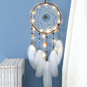 LED Dream Catcher Lamp Flying Wind Chimes Lighting Dream-catcher Handmade Ornaments Traditional Gifts Feather Pendant Romantic Creative Wall Hanging Home Wall Decoration Ornament Craft Native American Style