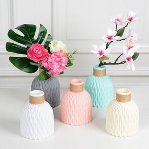 Plastic Vases Anti-ceramic Unbreakable Basket Imitation Rattan Flower Vase For Home Décor Desktop Decoration Living Room Office or Bookshelf
