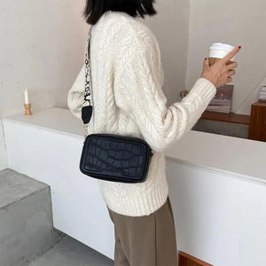 Retro Waist Bag PU Leather Fanny Pack Purse Leather with Gold Chain Strap Stylish Waist Pack Women Belt Bag Multifunctional Chest Bag