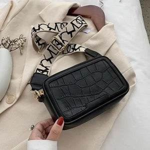 Retro Waist Bag PU Leather Fanny Pack Purse Leather with Gold Chain Strap Stylish Waist Pack Women Belt Bag Multifunctional Chest Bag
