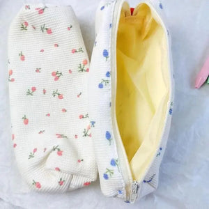Simple Small Flowers White Fresh Style Pencil Bag Students Pencil Cases Unique Makeup Lightweight Cosmetic Bag Pouch