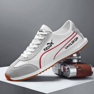 Spring Mens Slip On Casual Shoes Lightweight Comfortable Breathable Couple Walking Sneakers New Mesh Breathable Platform Fashion Running Athletic Sneakers