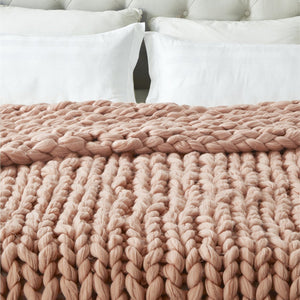 Yanis Chunky Knit Throw