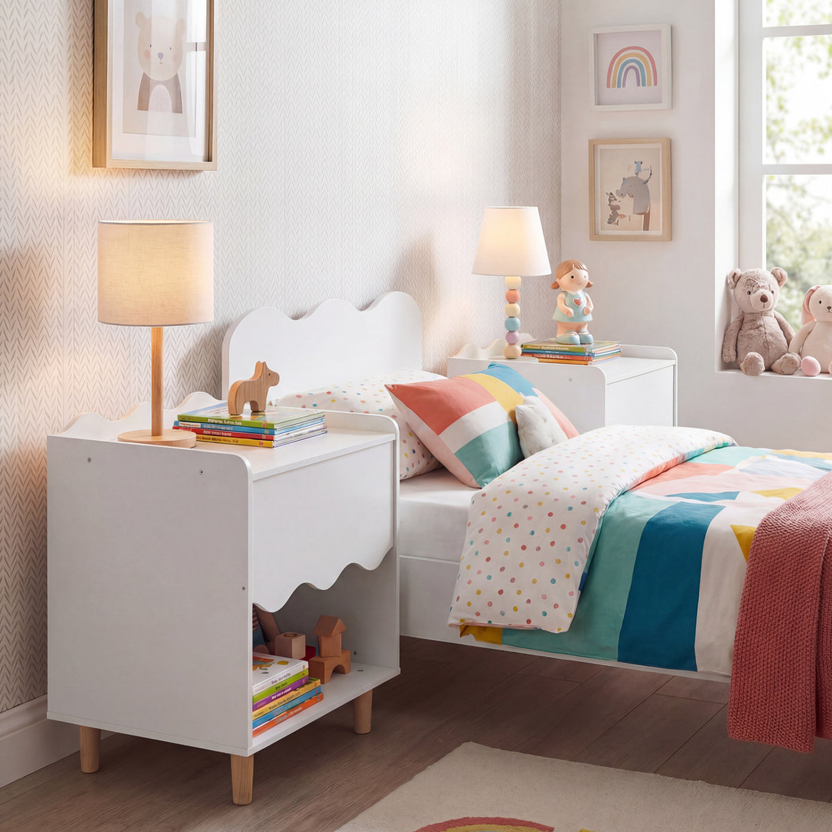 Toddler Scalloped Side Table with Wide Top & Open Compartment-White