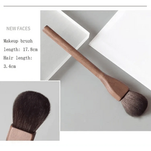 Vintage Style 1Pcs European Wood Handle Makeup Brush High Quality Loose Powder Brush Foundation Brush Super Soft Theatre Makeup